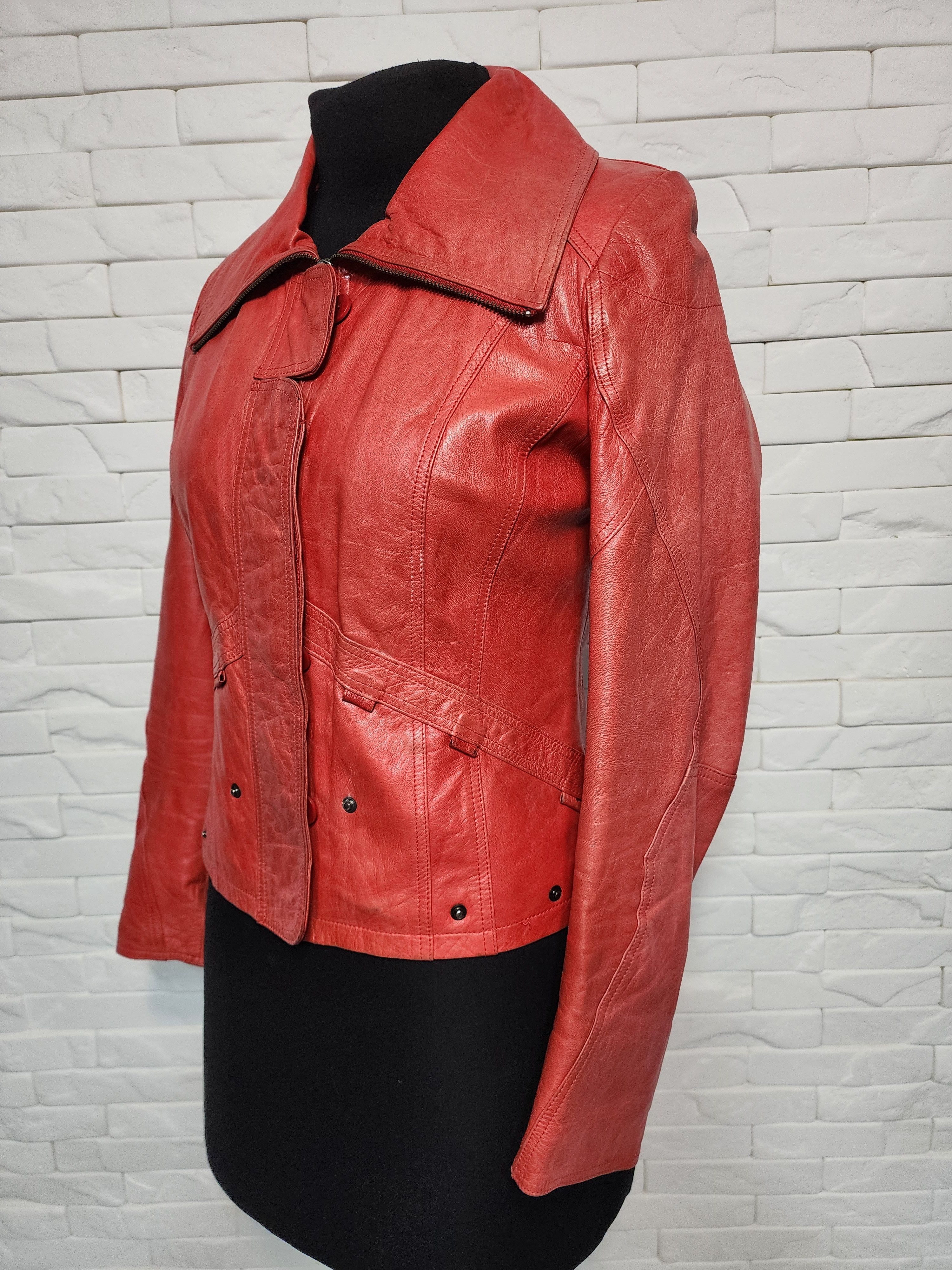 Designer Women's red leather jacket. Size M / US 6-8 / IT 42-44 - 6 Thumbnail