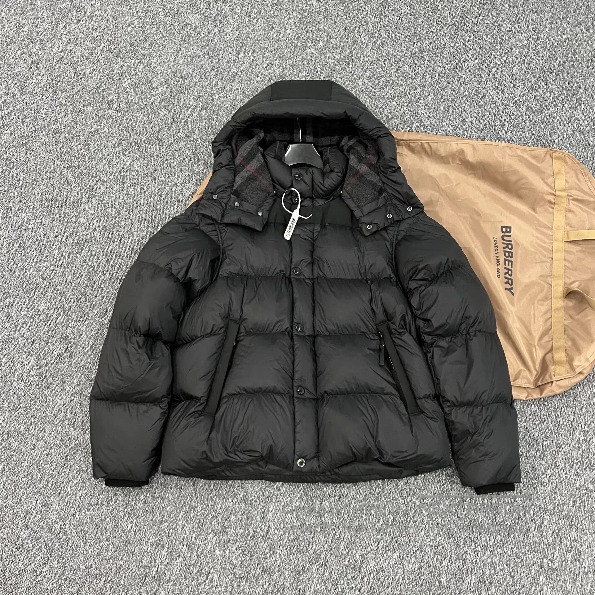 Burberry BURBERRY Wool check pattern hat; down jacket with detachab Size US M / EU 48-50 / 2 - 1 Thumbnail