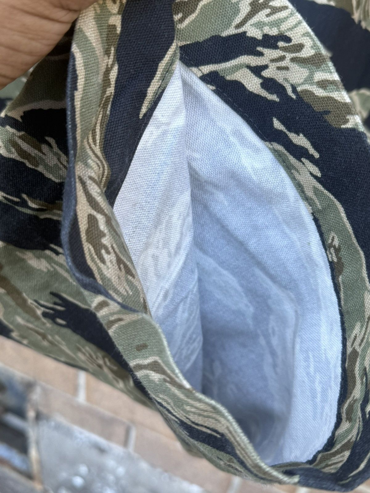 Givenchy Givenchy Tiger Camo Cargo Pants Size US 36 / EU 52 - 14 Thumbnail