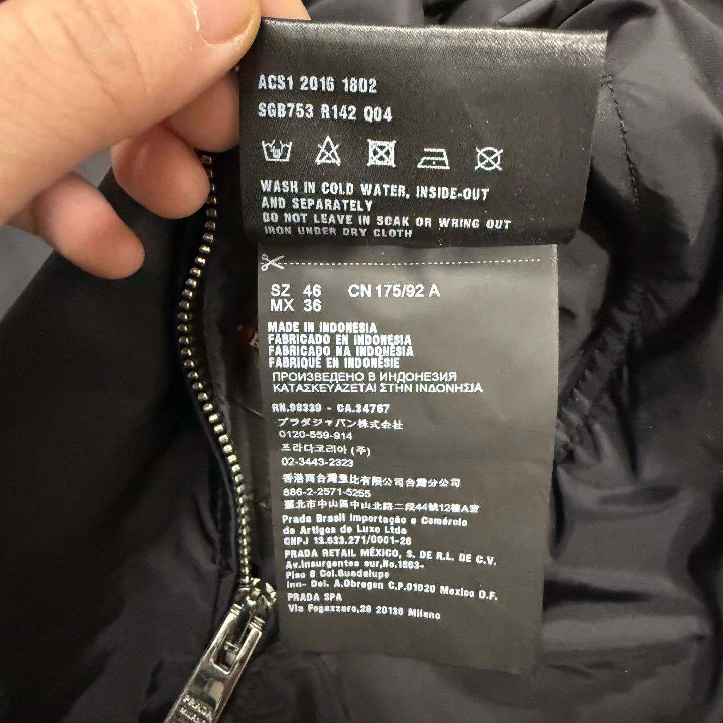 Prada Prada reversible black gray logo hem jacket 46 mint Size US S / EU 44-46 / 1 - 5 Thumbnail