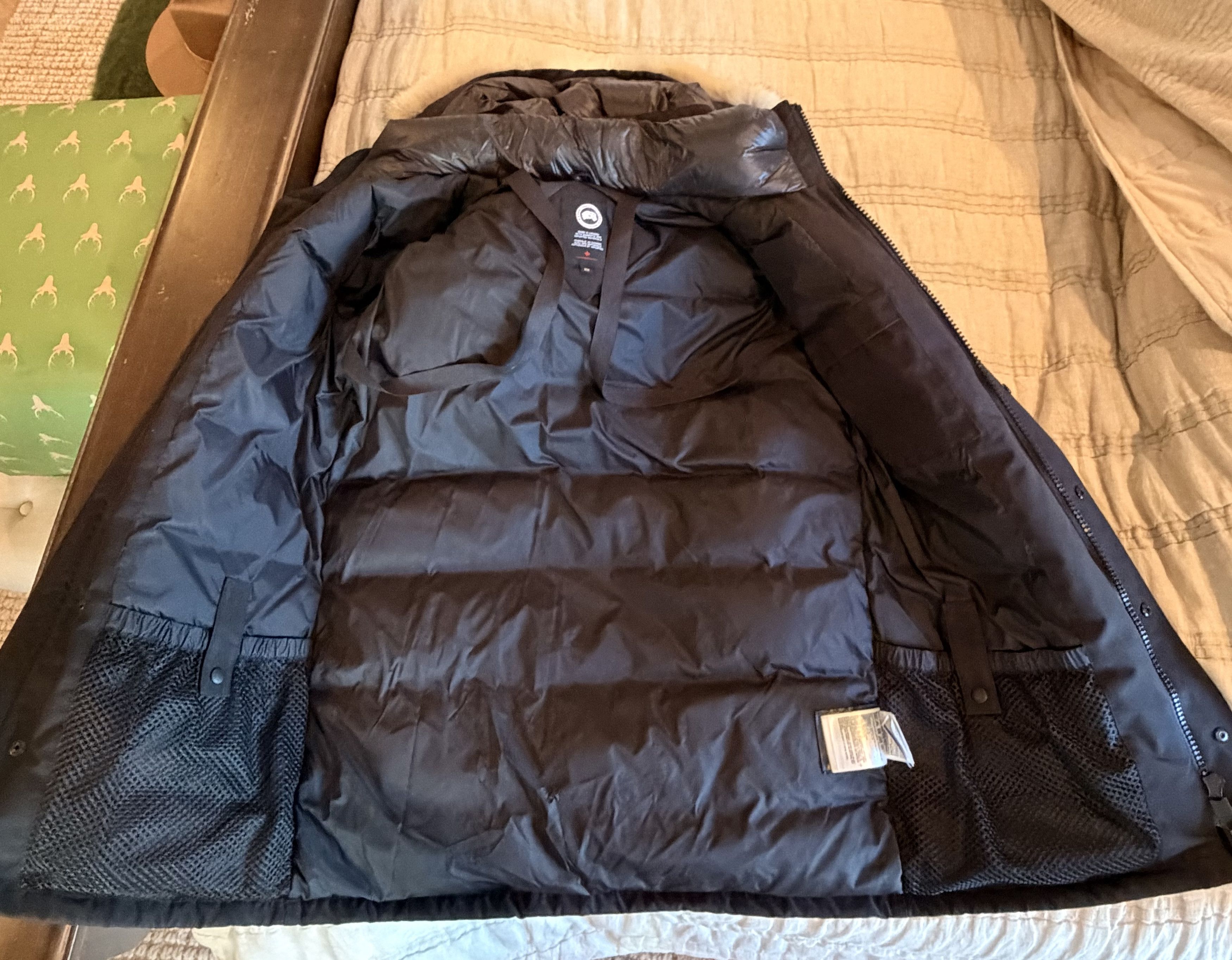 Canada Goose Canada Goose Men’s Parka – Style 9513M – Size Medium Size US M / EU 48-50 / 2 - 11 Thumbnail