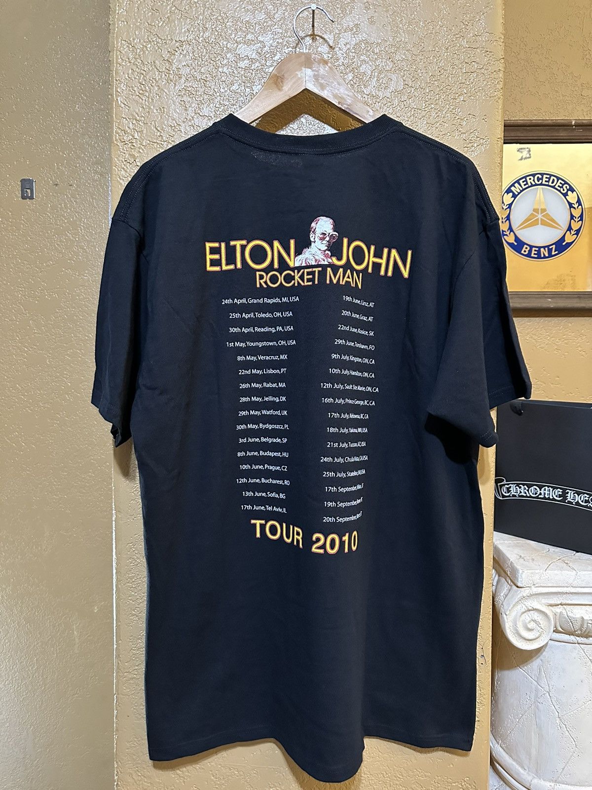 Band Tees × Vintage Vintage Elton John Rocket Man Tour T Shirt Size US XL / EU 56 / 4 - 2 Thumbnail