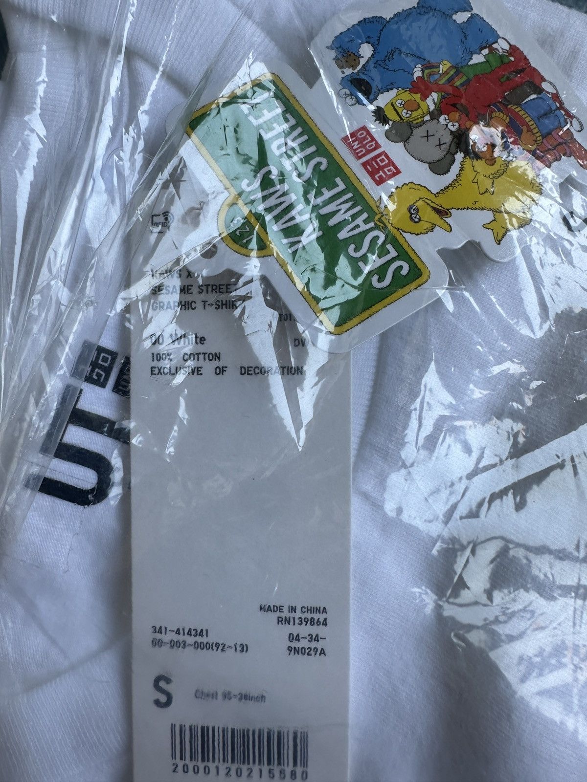 Kaws × Uniqlo KAWS × Uniqlo × Sesame Street Group #2 Tee White Size US S / EU 44-46 / 1 - 2 Thumbnail