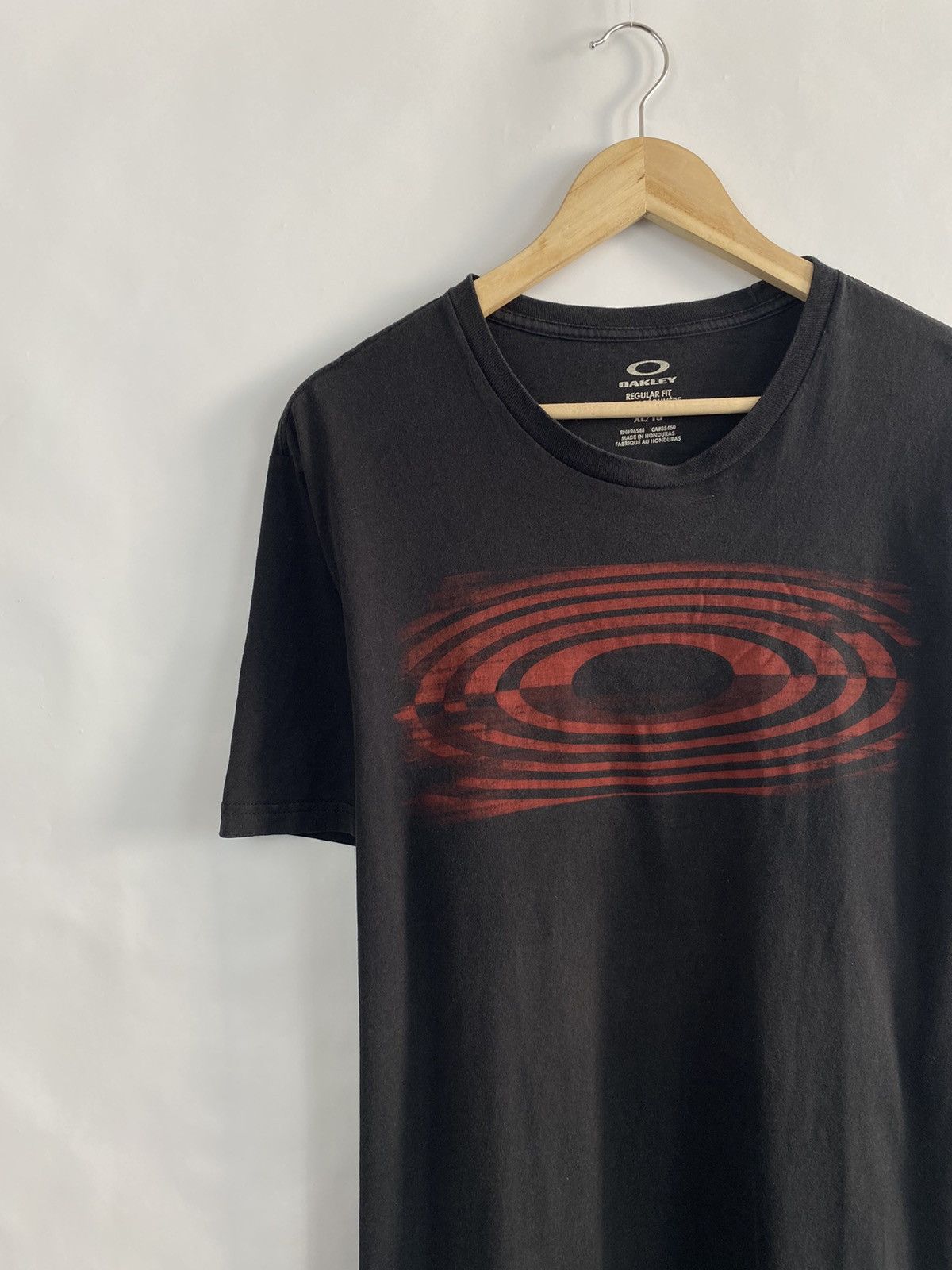 Oakley × Vintage 🇺🇸 Vintage Y2K Oakley Big Logo T-Shirt Rare Retro Hype Size US XL / EU 56 / 4 - 3 Thumbnail