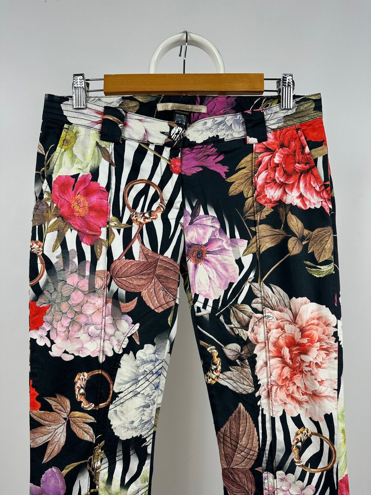Roberto Cavalli Vintage Roberto Cavalli Class Floral Carpi Cropped Pants Size 32" / US 10 / IT 46 - 3 Thumbnail