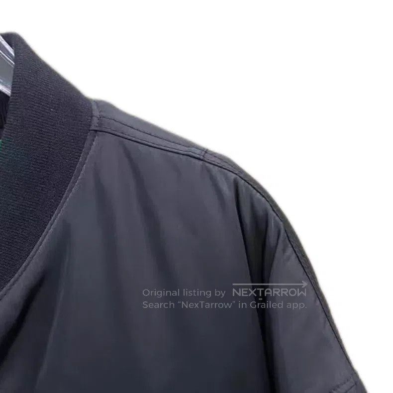 Prada Prada 22 black triangle waist bag stand-up collar zipper l Size US S / EU 44-46 / 1 - 3 Thumbnail