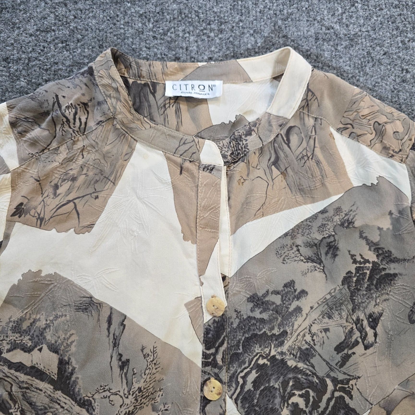 Vintage VINTAGE Citron Santa Monica Top Womens Size Medium Beige Silk Embossed Art Casual Capsul Size M / US 6-8 / IT 42-44 - 2 Thumbnail