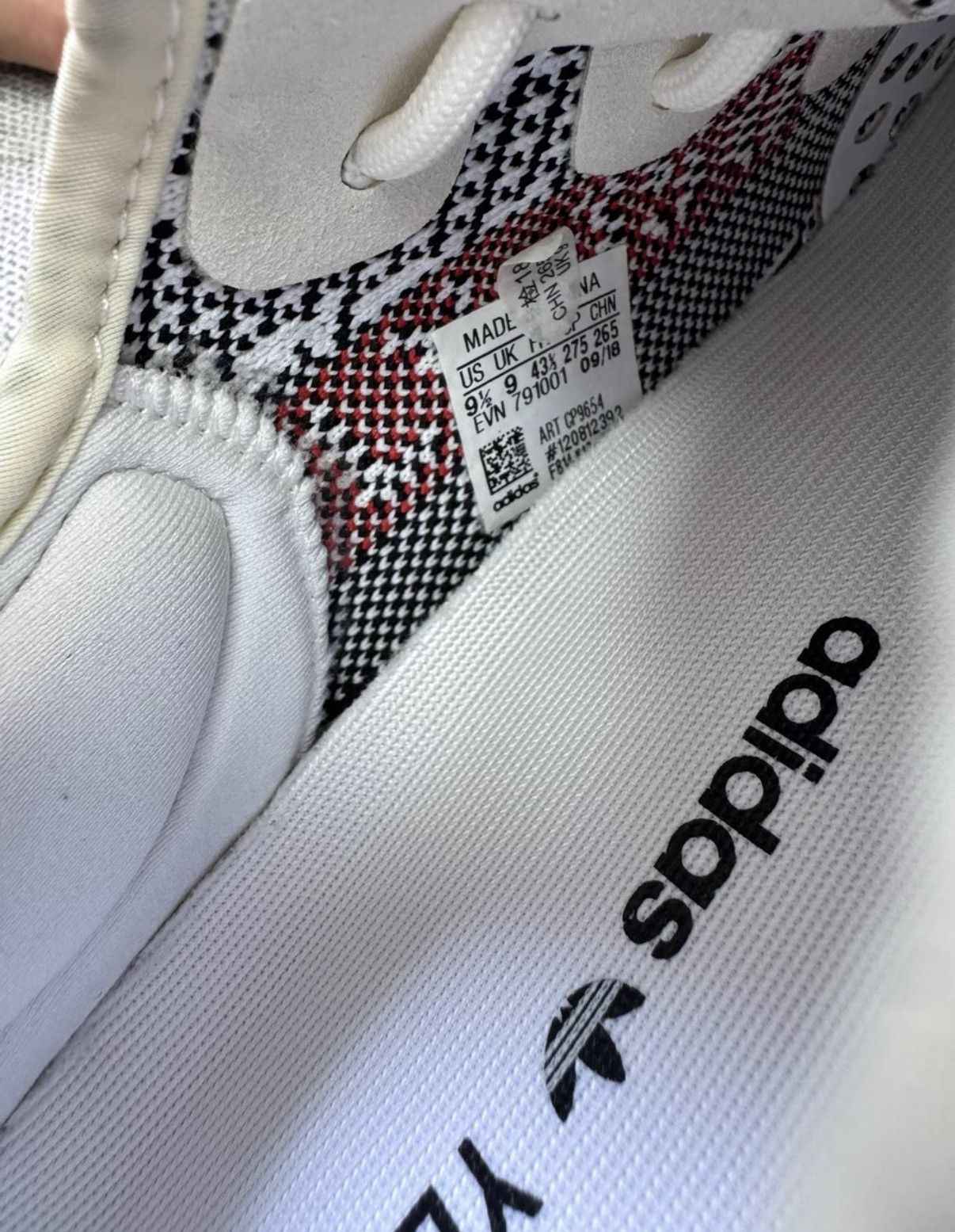 Adidas Adidas Yeezy 350 Zebra 2018 K37 Size US 9.5 / EU 42-43 - 4 Thumbnail