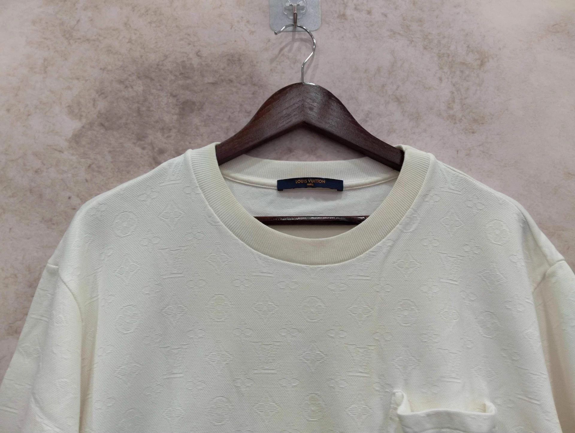 Louis Vuitton Louis Vuitton T-shirt XL Size US XL / EU 56 / 4 - 6 Thumbnail