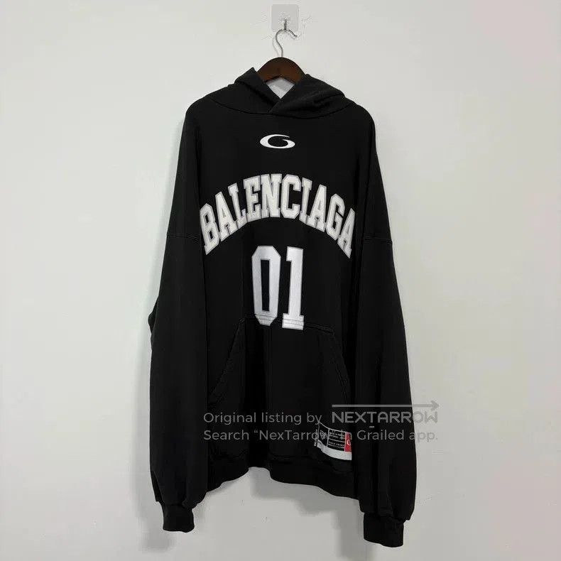 Balenciaga Balenciaga Loop Basketball Logo Sweatshirt. Size US XXS / EU 40 - 1 Thumbnail