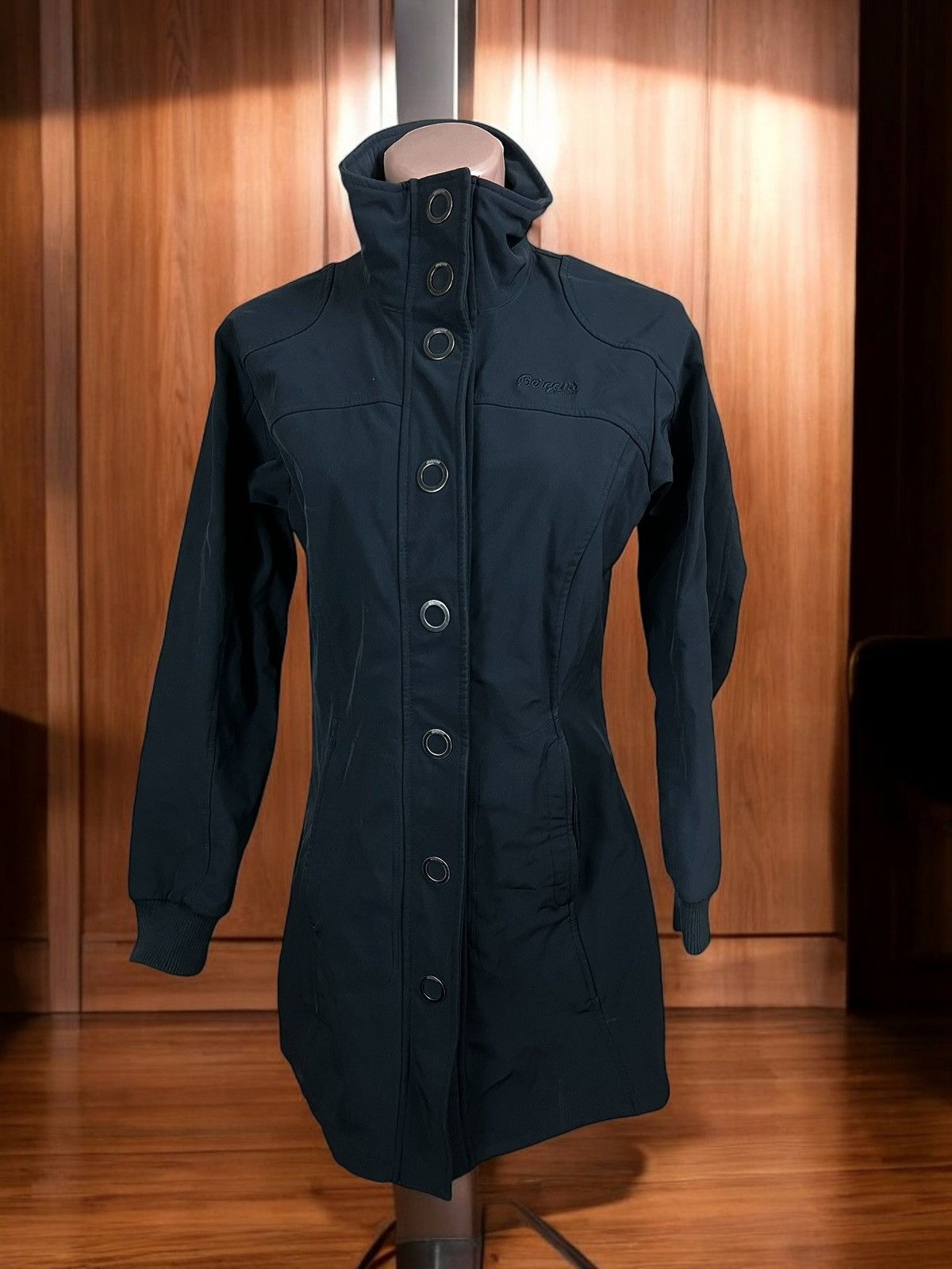Bergans of Norway Bergans of Norway Mandal Lady softshell parka size L Size US M / EU 48-50 / 2 - 1 Thumbnail