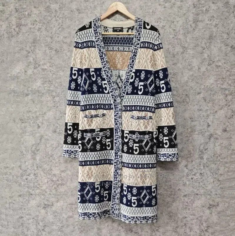 Chanel Chanel Blue Wool Cardigan with Pattern . Size L / US 10 / IT 46 - 1 Thumbnail