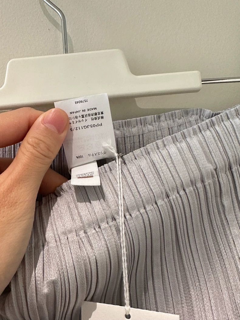 Issey Miyake Issey Miyake size:5 Light grey pleated skirt Size 31" - 5 Thumbnail