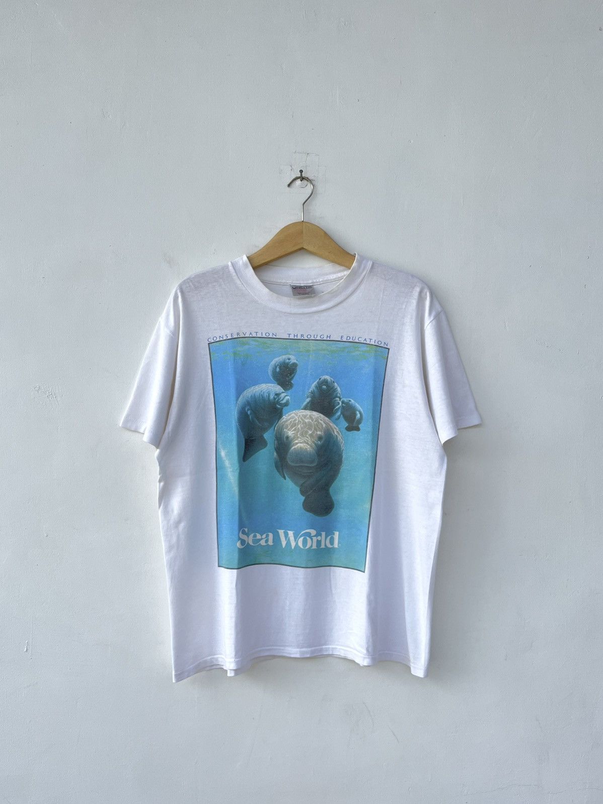 Vintage 80’s Sea World Dugong Dugon Tees Size US L / EU 52-54 / 3 - 1 Thumbnail