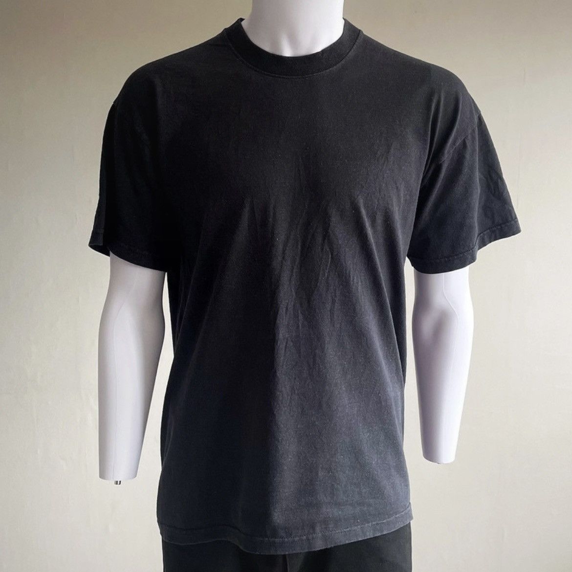 Vintage Vintage 2003 Taken Spielberg Staff Only T Shirt Size US M / EU 48-50 / 2 - 7 Thumbnail