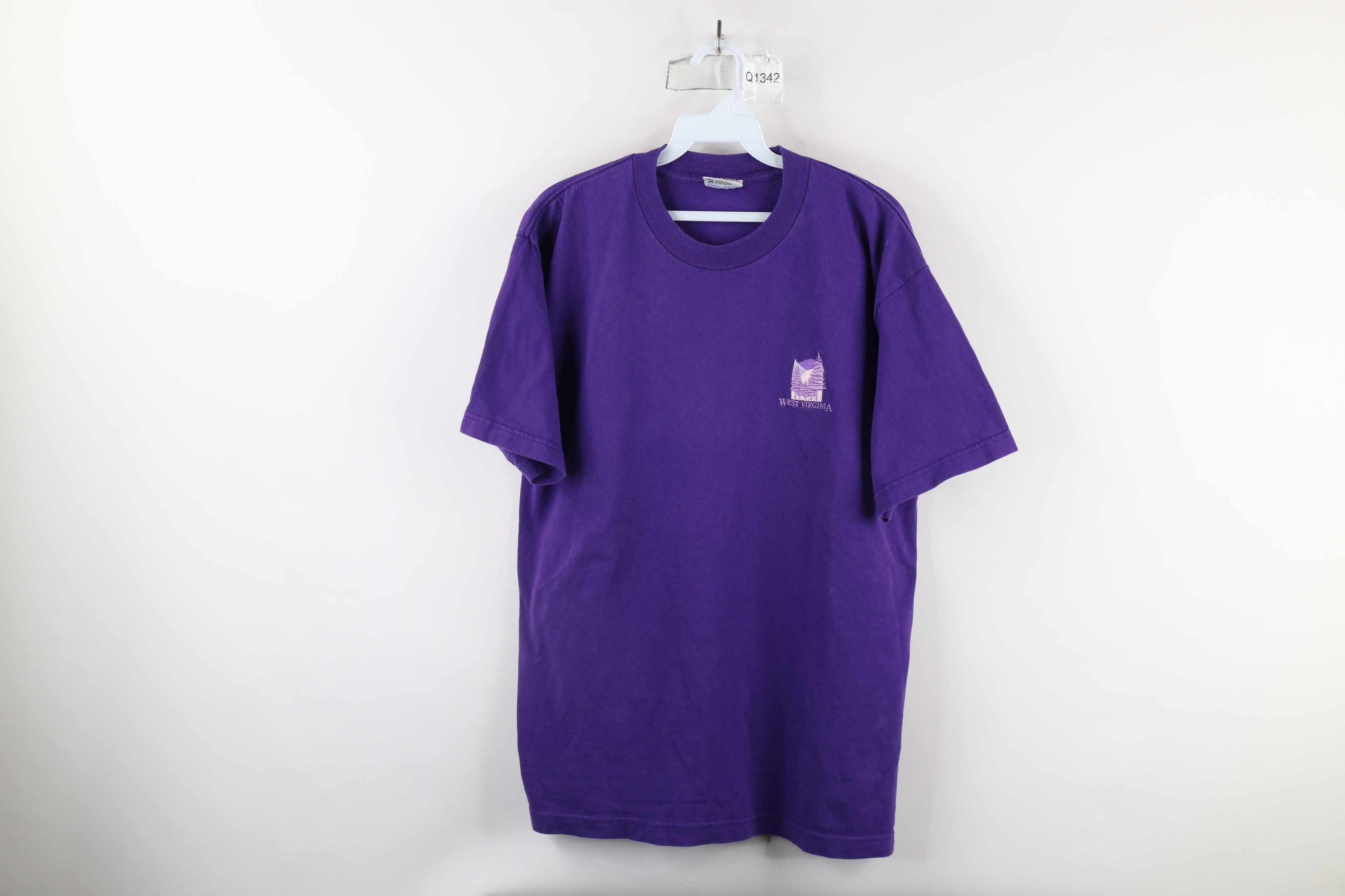Vintage Vintage 90s Streetwear Spell Out West Virginia T-Shirt USA Size US L / EU 52-54 / 3 - 1 Thumbnail