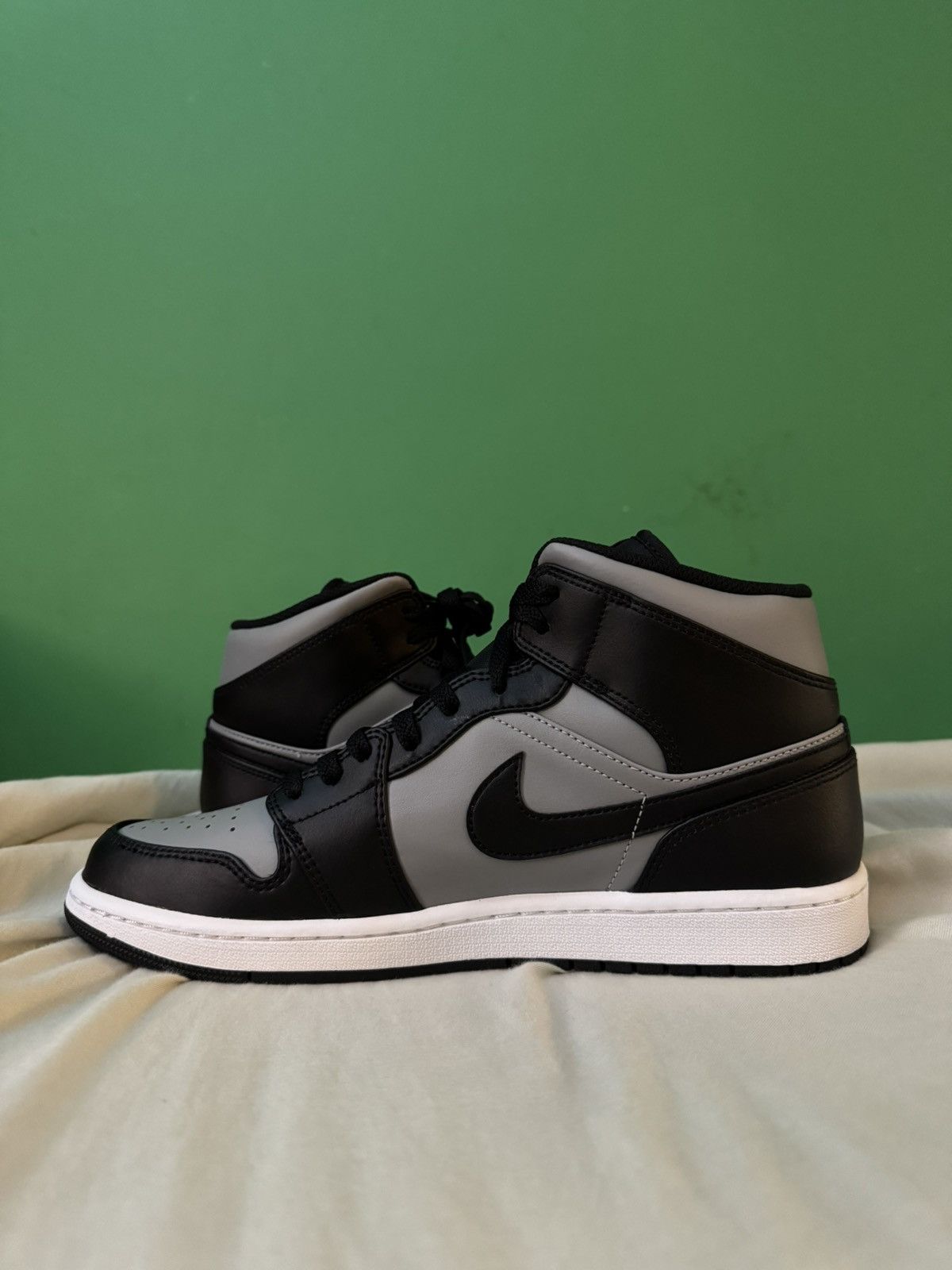 Jordan Brand Jordan 1 mid shadow red 2021 Size US 10.5 / EU 43-44 - 2 Thumbnail