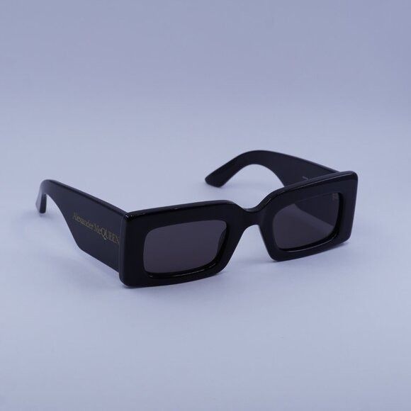 Alexander McQueen Alexander McQueen AM0433S 001 Sunglasses Black Rectangle Size ONE SIZE - 5 Thumbnail