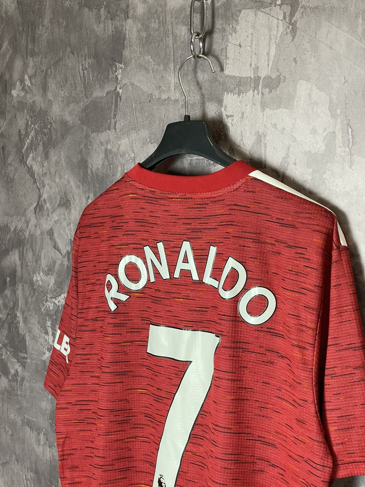 Adidas MANCHESTER UNITED 2020 RONALDO HOME JERSEY SIZE M Size US M / EU 48-50 / 2 - 10 Thumbnail