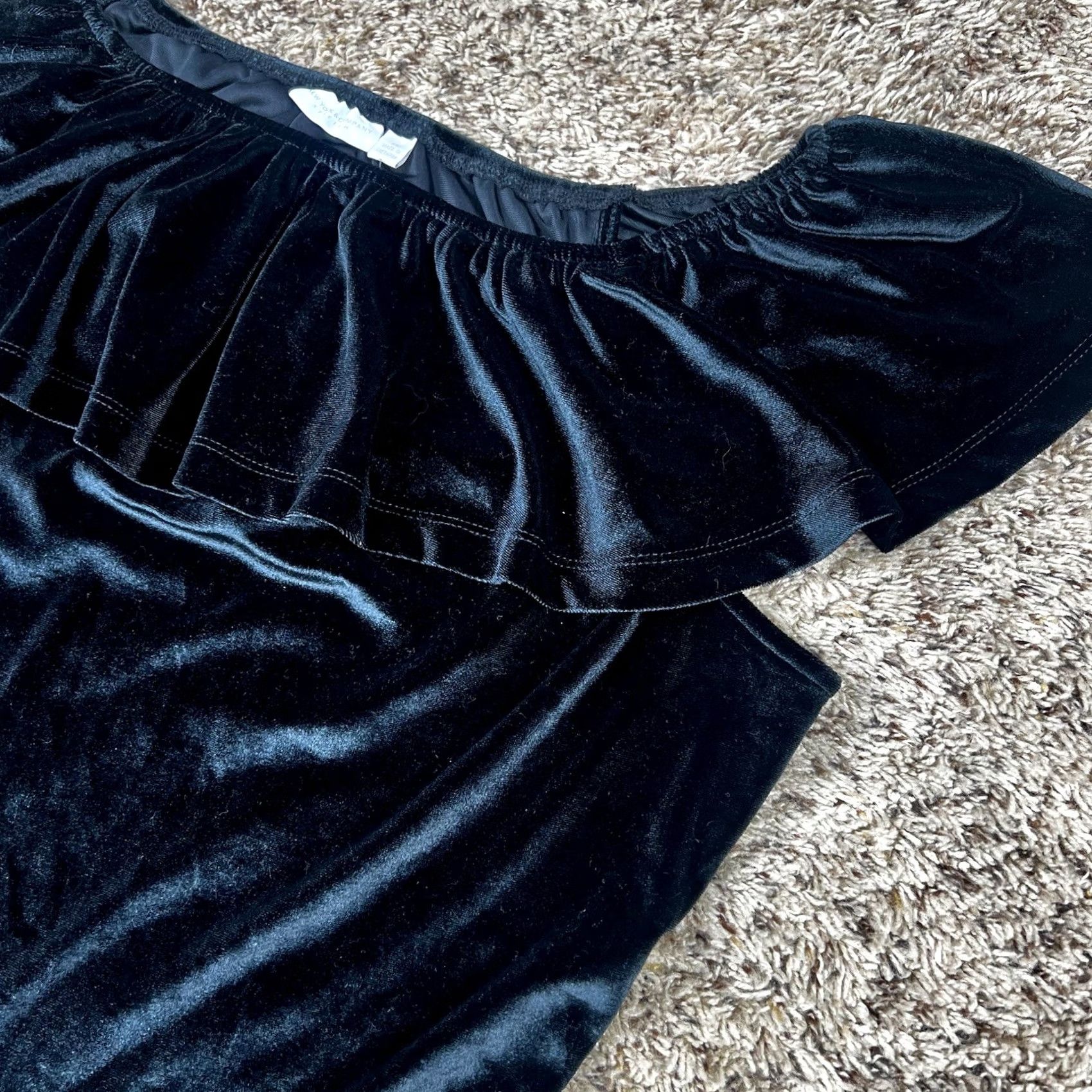 Vintage VINTAGE? No. New York And Company Blouse Off The Shoulder 2XL Black Fringe Sleeve One Piece Women Slim Regular Polyester Spandex Size XXL / US 16-18 / IT 52-54 - 4 Thumbnail