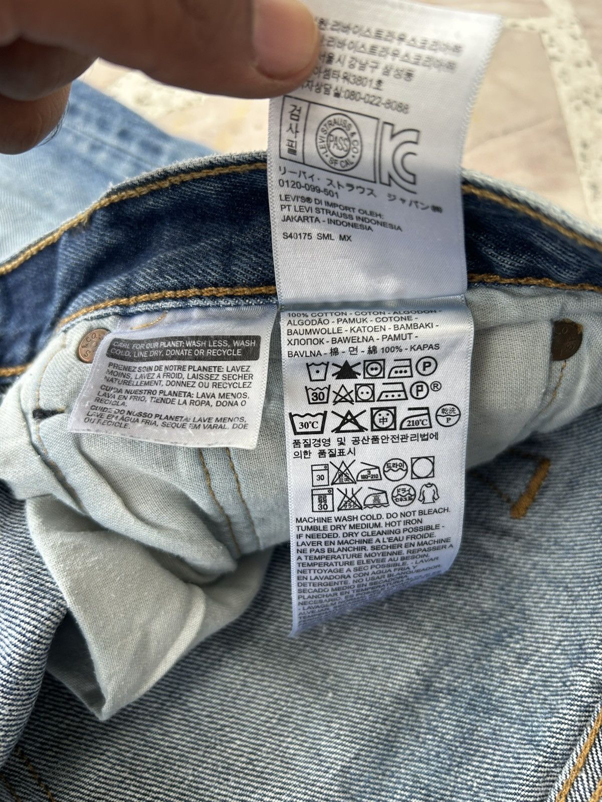 Levi's Levis W35 Ripped Denim Jeans Size US 35 - 13 Thumbnail