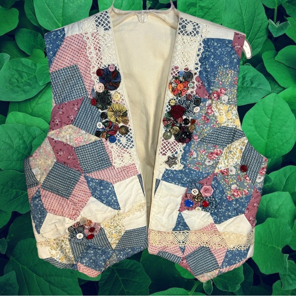 Vintage Vintage Quilted Handmade Granny Quilt Patchwork Button Vest Size L / US 10 / IT 46 - 1 Thumbnail