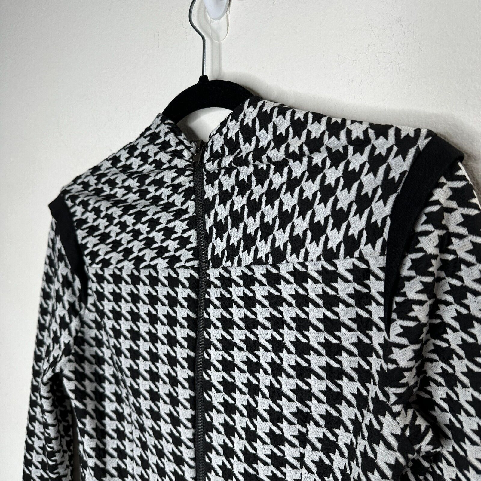 Other Xtaren Houndstooth VNeck Long Sleeve Ruche Zip Waist Dress M Size M / US 6-8 / IT 42-44 - 9 Thumbnail