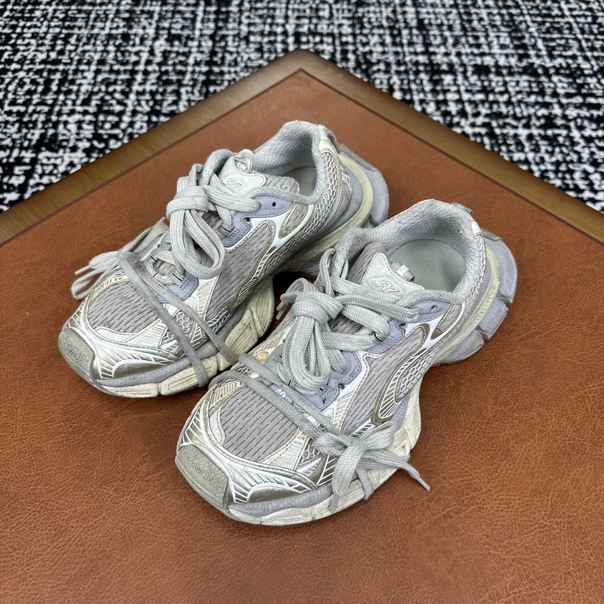 Balenciaga Balenciaga Mesh Beige Lowtop Sneakers 7 Men Size US 7 / EU 40 - 1 Thumbnail