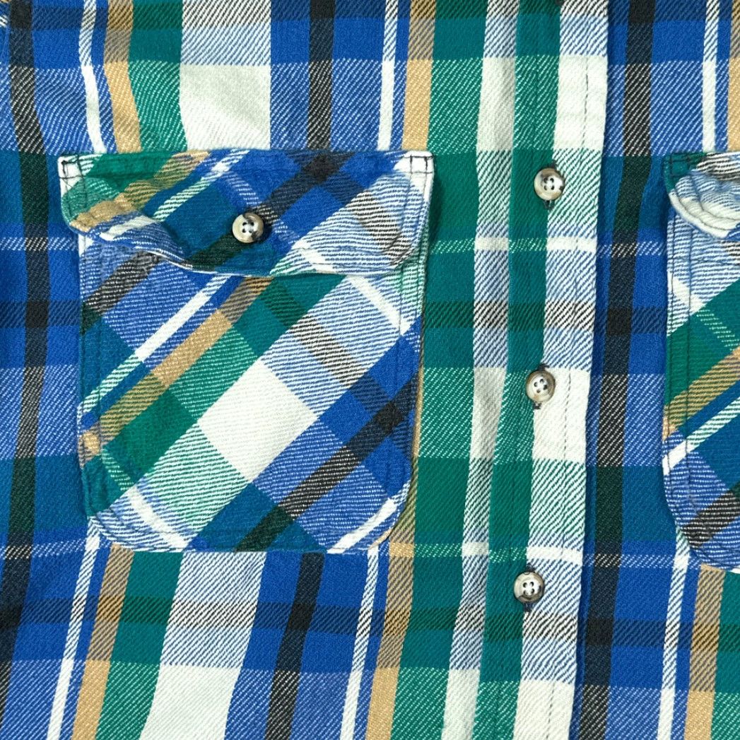 Van Heusen VINTAGE Van Heusen Shirt Adult LARGE Blue Flannel Plaid 90s 417 Sportswear Long Sleeve Button-Up Chest 23 Comfortable Casual Mens Size US L / EU 52-54 / 3 - 6 Thumbnail