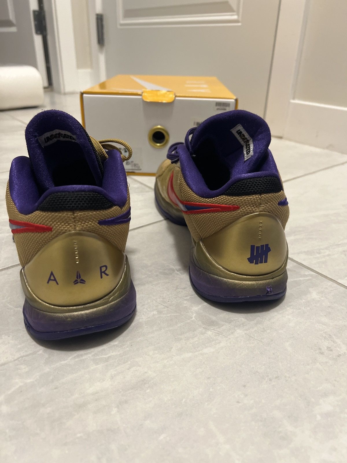 Nike Kobe 5 undefeated hall of fame Size US 10 / EU 43 - 3 Thumbnail
