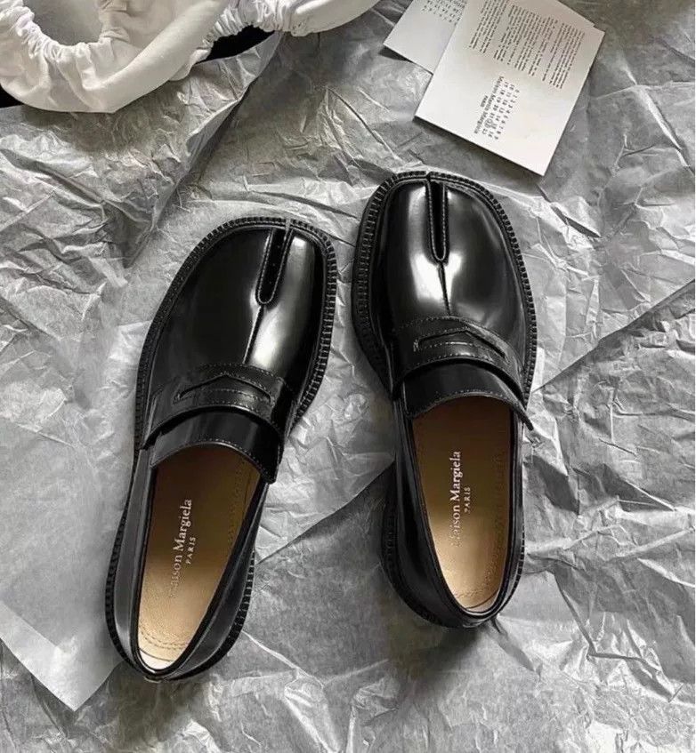 Maison Margiela Maison Margiela Black Split-Toe Loafers Size US 4 / IT 34 - 1 Thumbnail