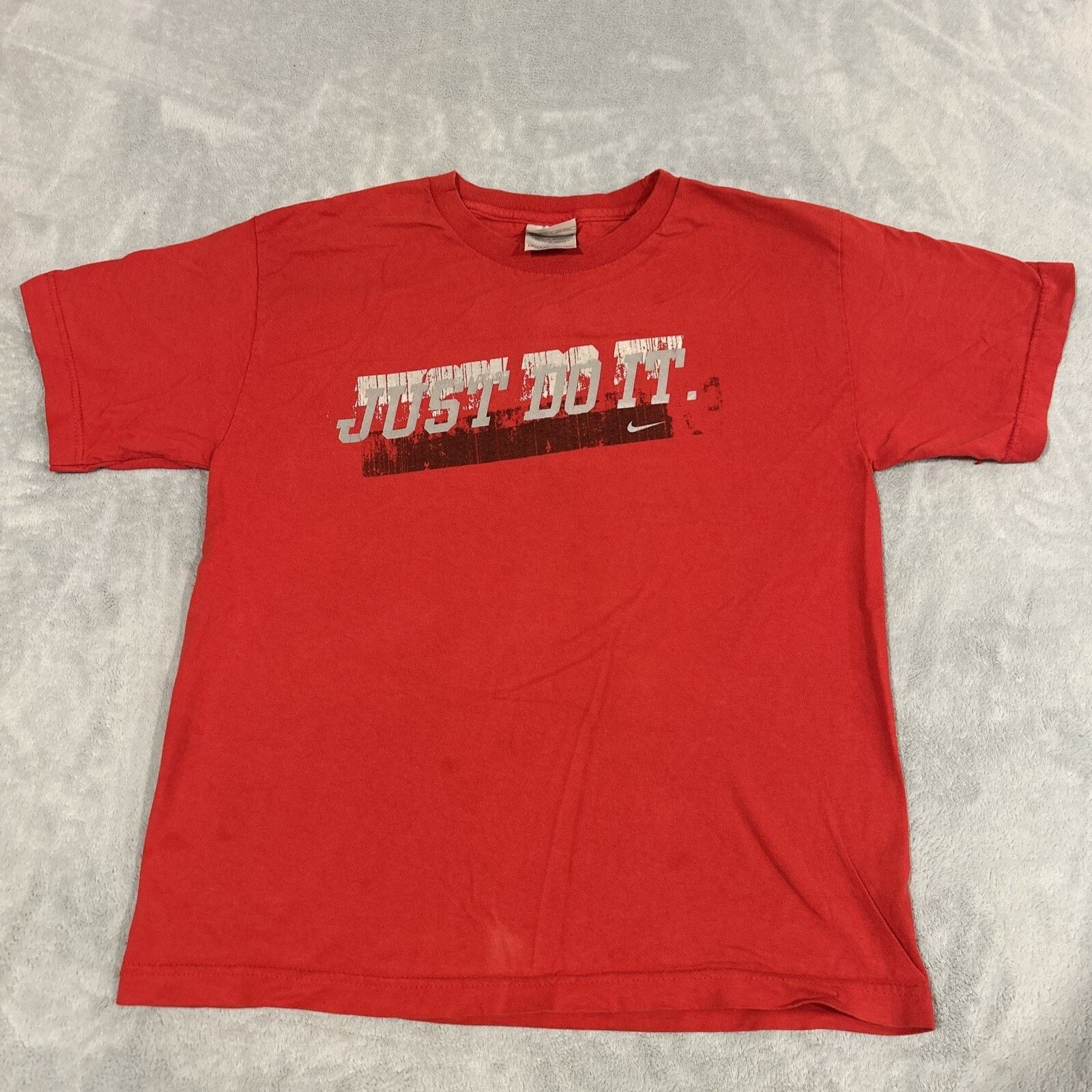 Nike Nike Just Do It Youth Kid Shirt XL Gray Tag Swoosh Crewneck Size US XL / EU 56 / 4 - 1 Thumbnail