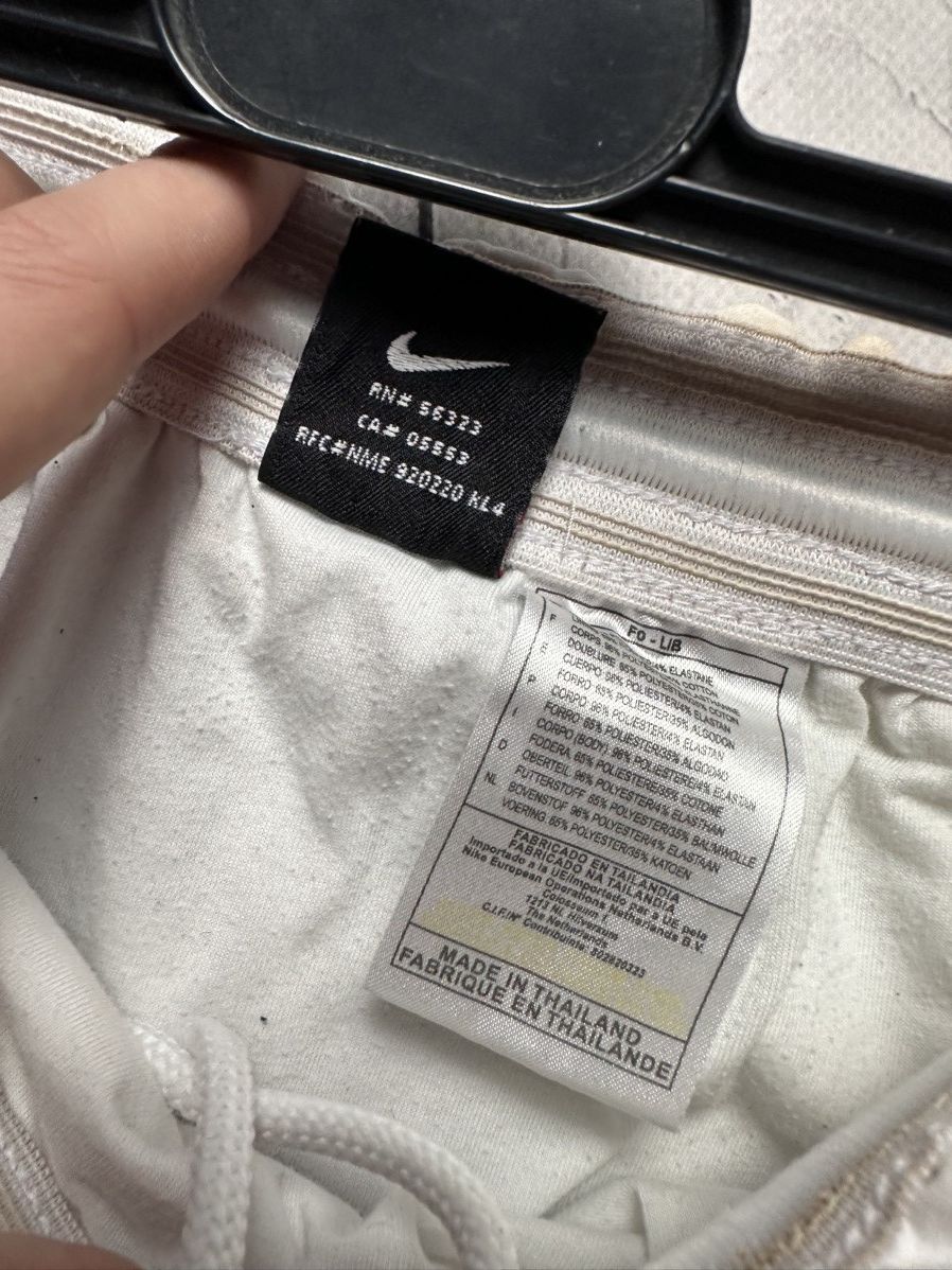 Vintage Vintage nike Leeds soccer shorts size M logo Size US 32 / EU 48 - 4 Thumbnail