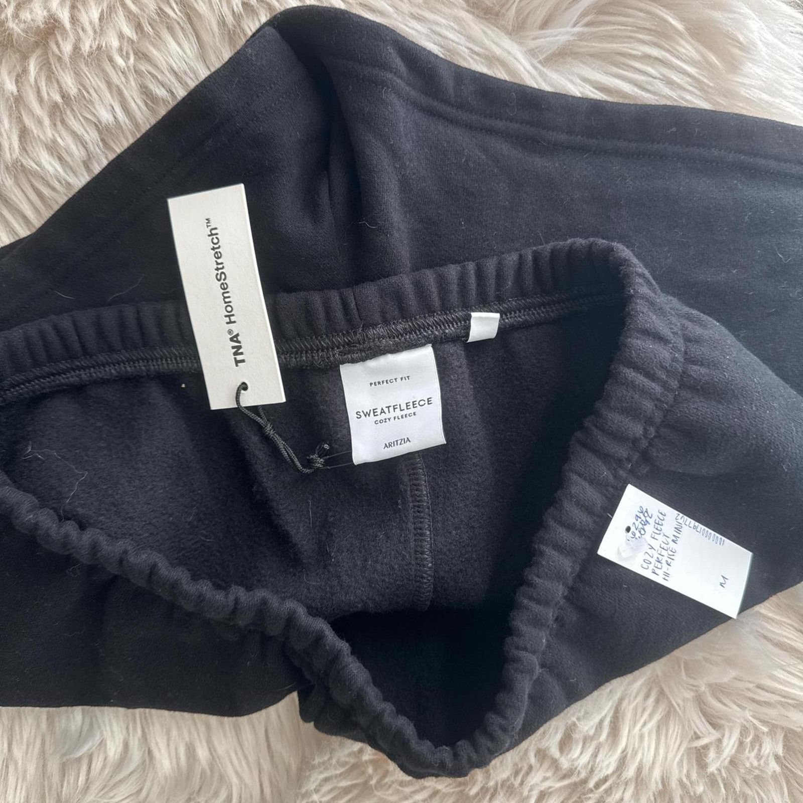 Aritzia NWT ARITZIA Sweatfleece Short - Black M Size 28" / US 6 / IT 42 - 4 Thumbnail