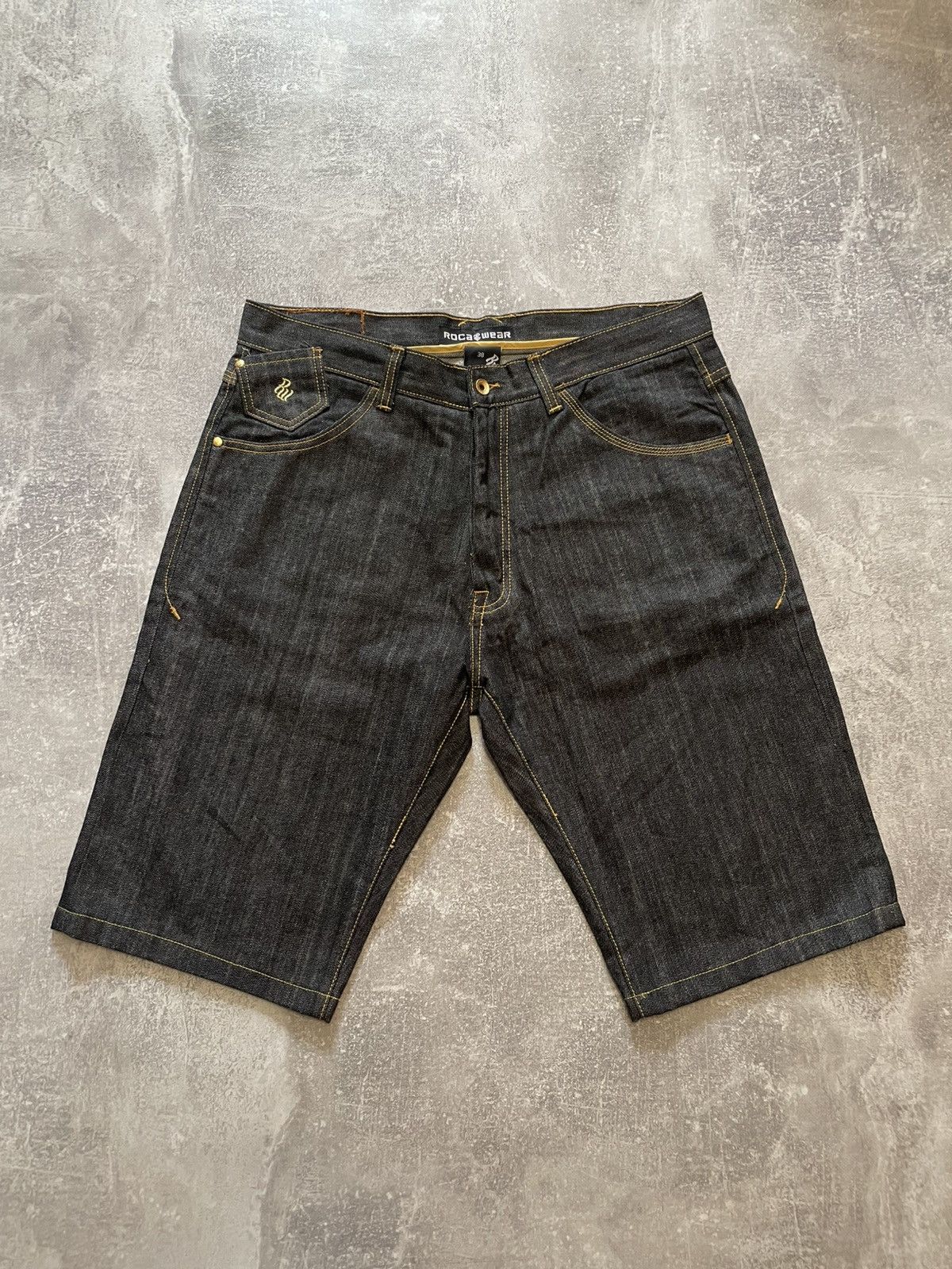 Rocawear × Vintage Vintage Rocawear Embroidered Logo Baggy Denim Shorts Size US 38 / EU 54 - 2 Thumbnail
