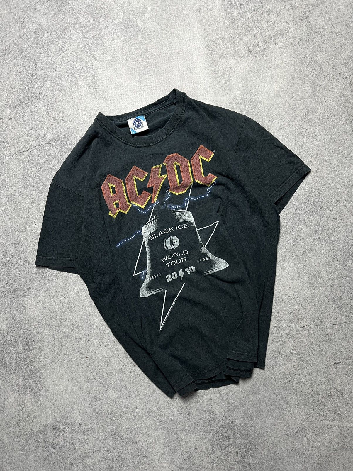 Band Tees Vintage AC/DC World Tour Black Ice 2010 Faded Distressed Tee Size US L / EU 52-54 / 3 - 1 Thumbnail