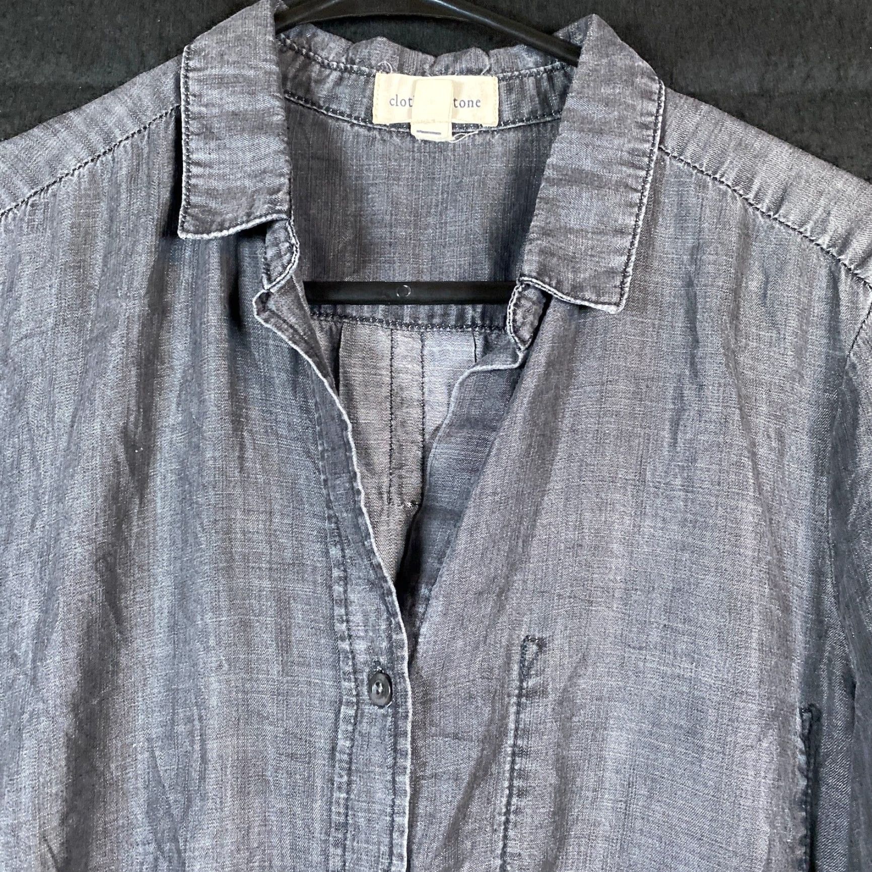 Anthropologie Cloth & Stone Anthropologie Womens Shirt Black Button Down High Low Small Shirt Women Black Button-Up High Low Small Size S / US 4 / IT 40 - 2 Thumbnail