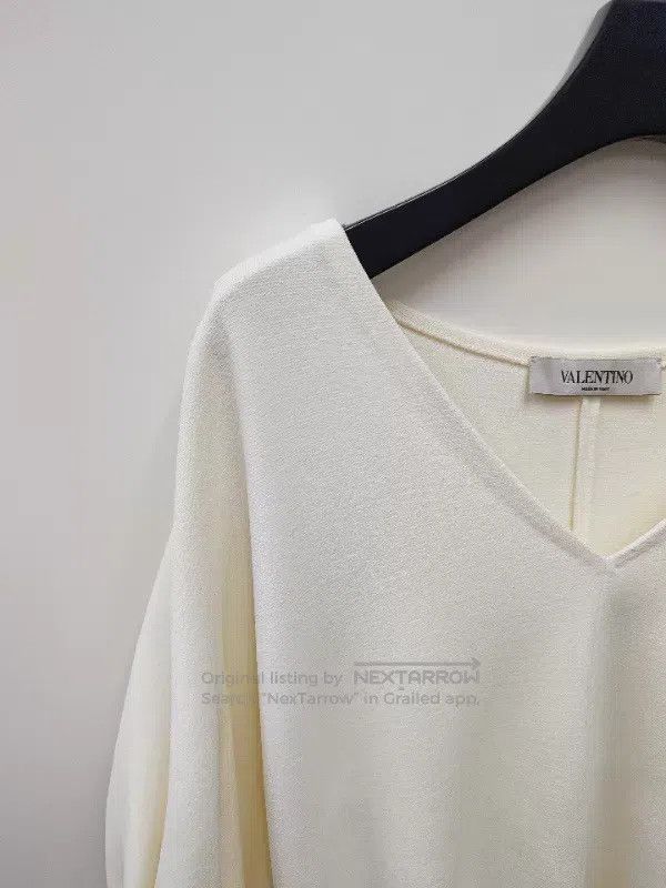 Valentino Valentino V-neck top Size S / US 4 / IT 40 - 2 Thumbnail
