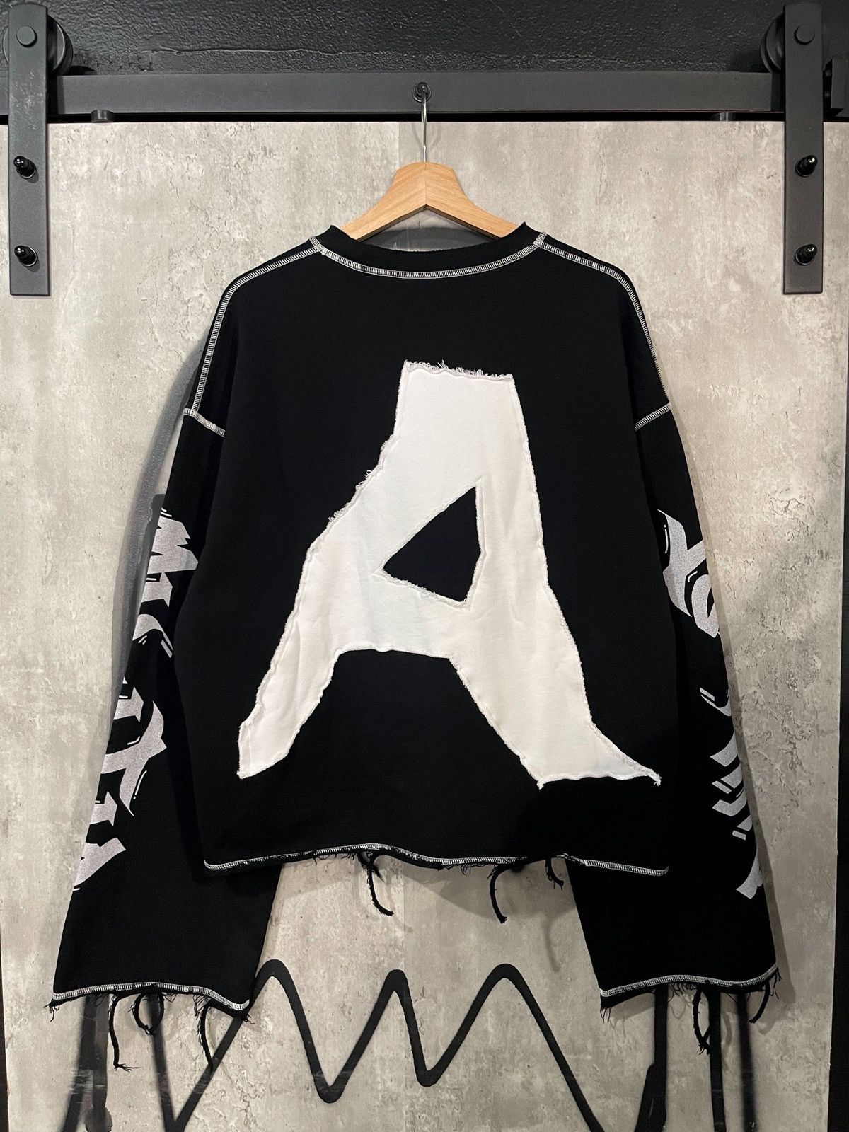 Other Auhlot ‘Dolemite’ Distressed Long Sleeve Size US L / EU 52-54 / 3 - 5 Thumbnail