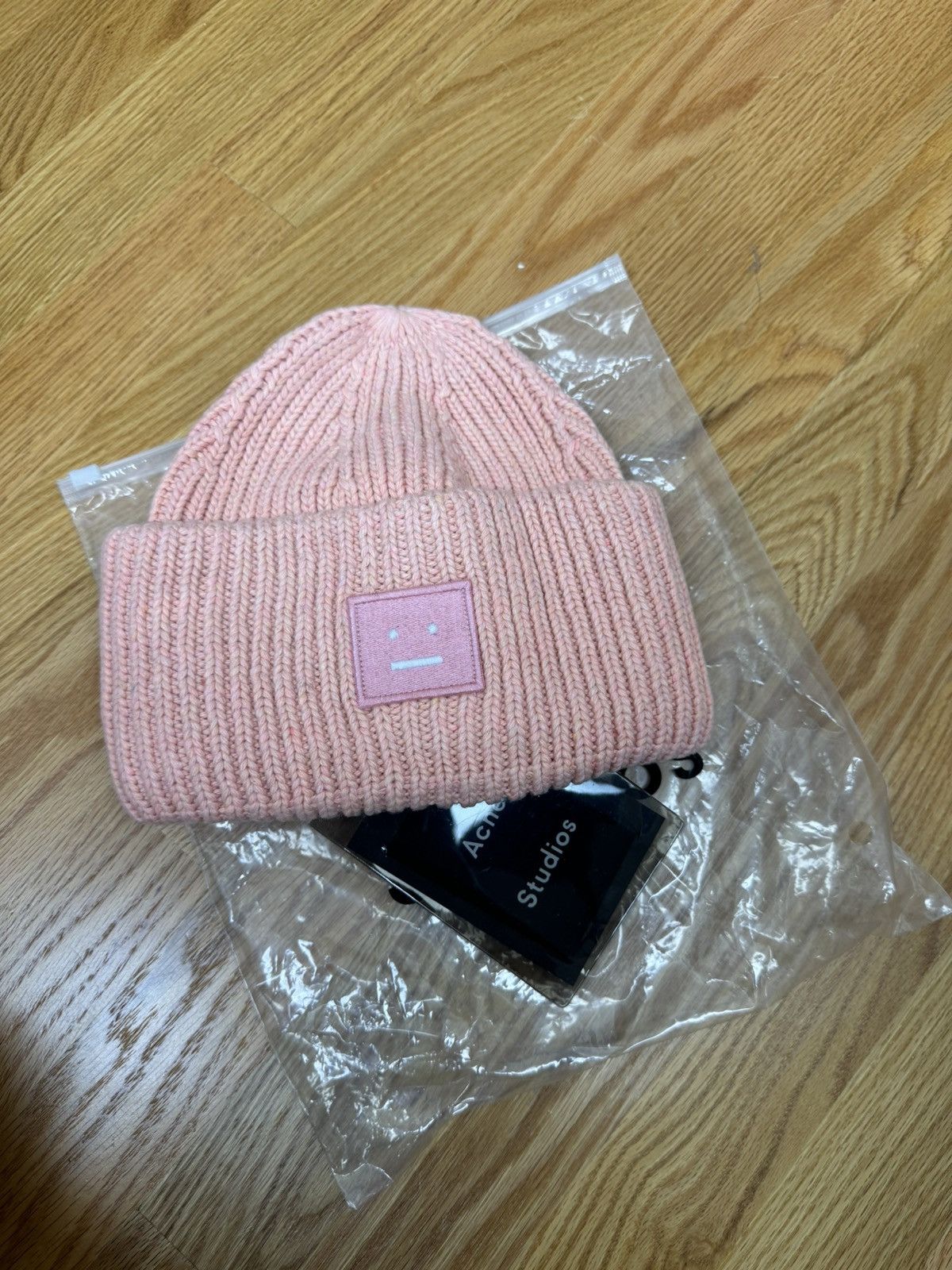 Acne Studios Acne Studios Pink Knitted Box Logo Beanie Size ONE SIZE - 1 Thumbnail