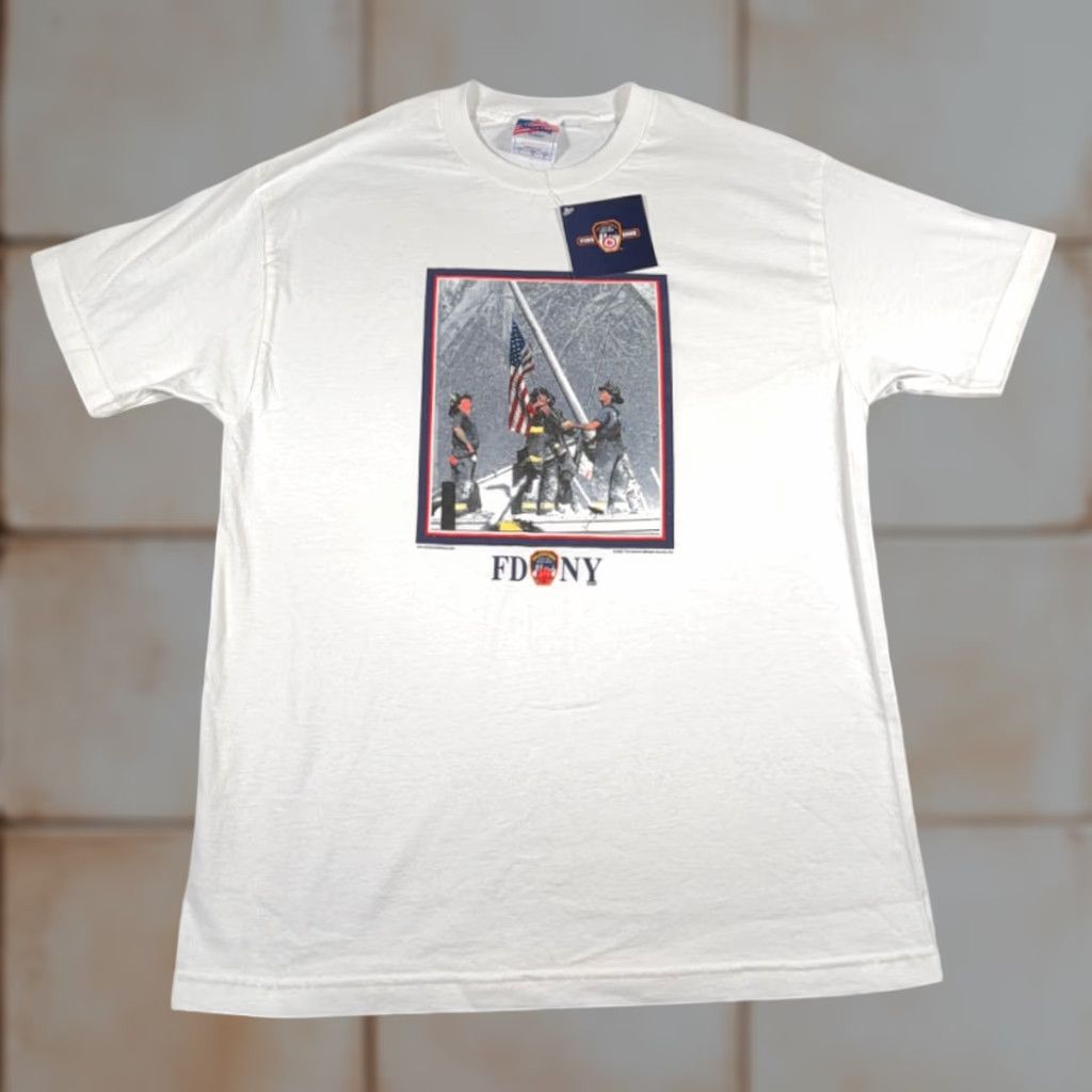 Vintage VINTAGE FDNY Shirt Adult LARGE White Fire Department Flag 911 USA Deadstock Y2K Size US L / EU 52-54 / 3 - 1 Thumbnail