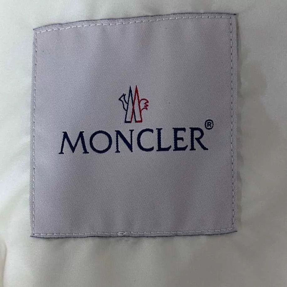 Moncler Moncler new cream logo arm sun protection jacket Size S / US 4 / IT 40 - 6 Thumbnail