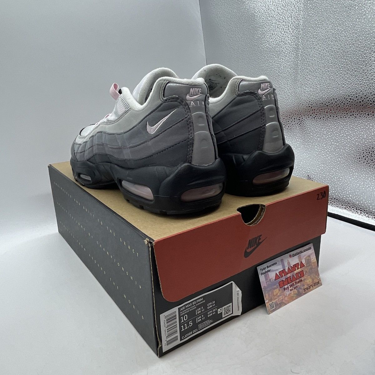 Nike Air max 95 pink foam Size US 10 / EU 43 - 4 Thumbnail