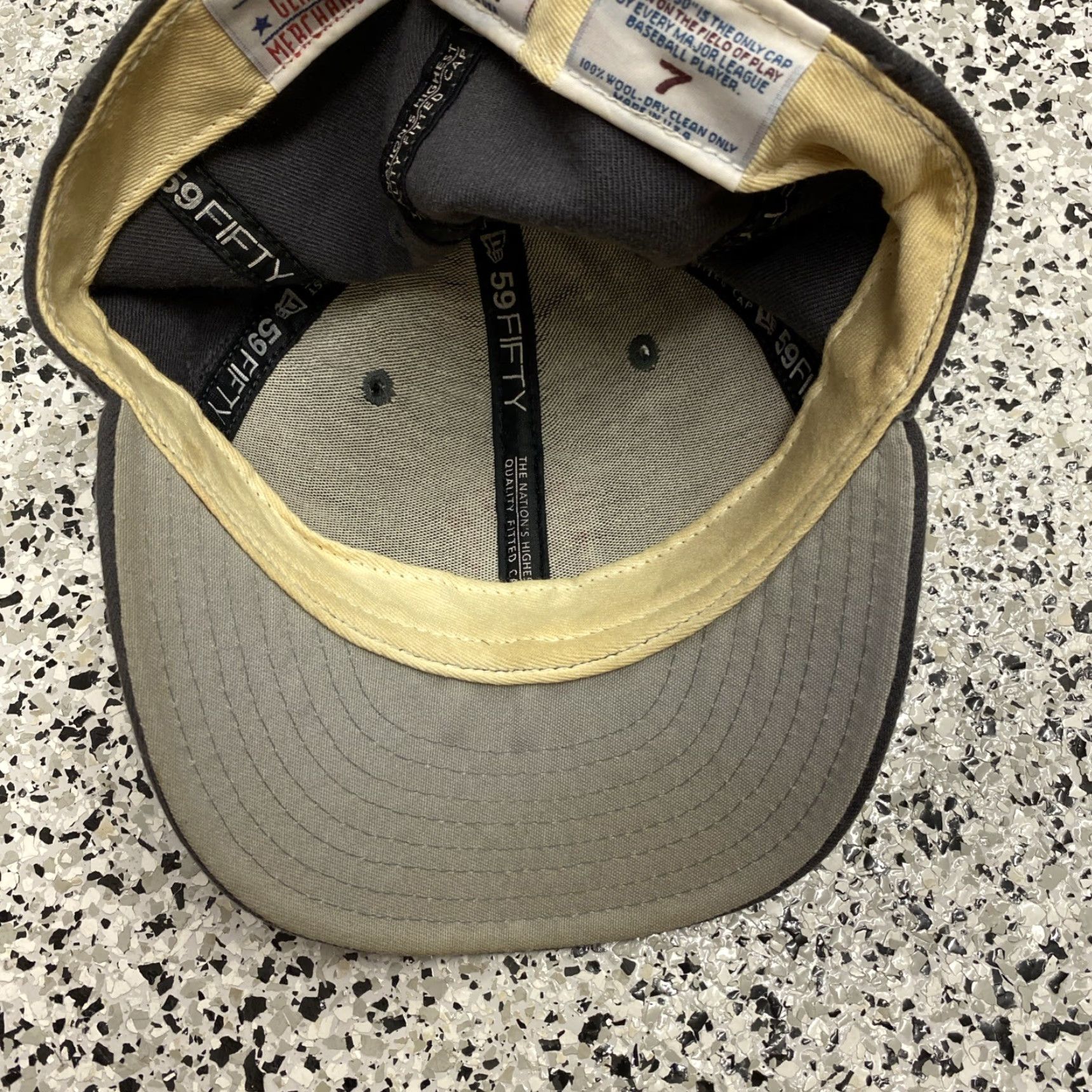New Era VINTAGE New Era New York Yankees Hat Made In USA 7 Grey Size ONE SIZE - 5 Thumbnail