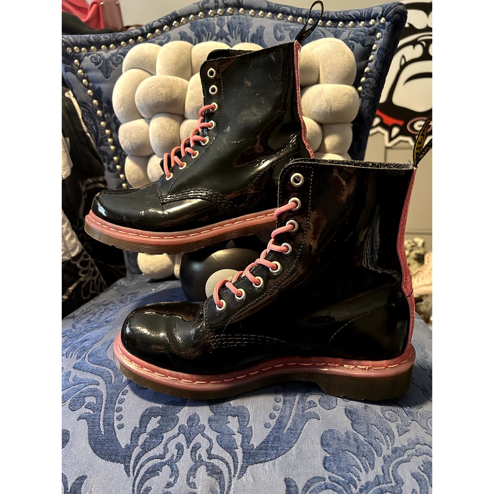 Dr. Martens Dr Martens Pascal Black Patent with Pink Soles size 8/EU 39 Size US 8 / IT 38 - 2 Thumbnail