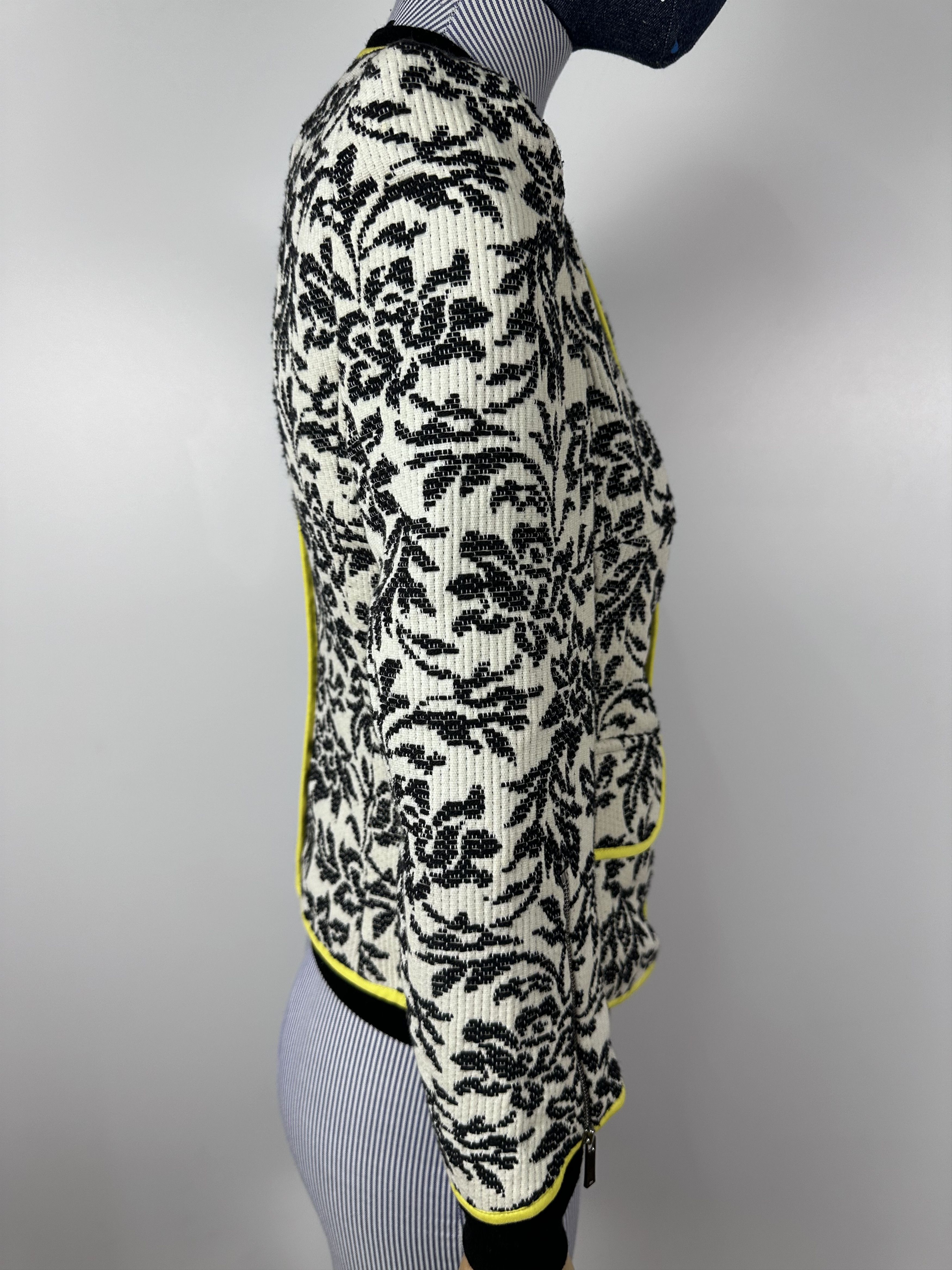 Grailed × Karen Millen Ladies Karen Millen Black White Floral Boucle Jacket UK6 Size XS / US 0-2 / IT 36-38 - 7 Thumbnail