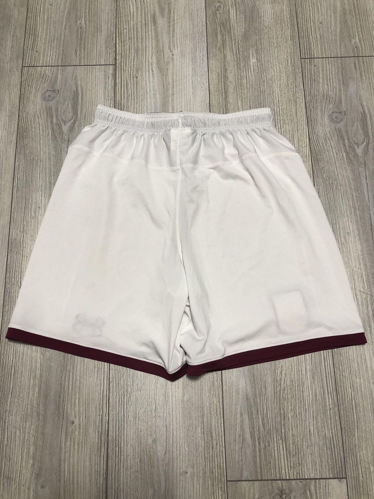 Under Armour Under Armor AVFC 2015-2016 Home Football Shorts Size US 34 / EU 50 - 6 Thumbnail