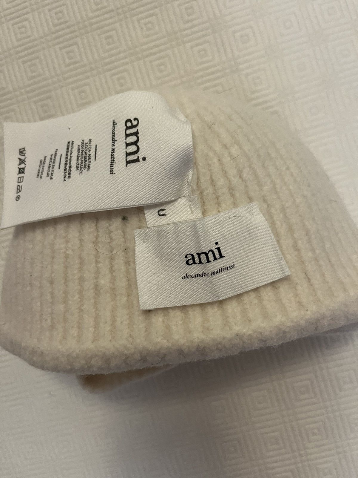 AMI Ami Paris Ami de Coeur Beanie Off-White (Kids/Junior) Size ONE SIZE - 2 Thumbnail