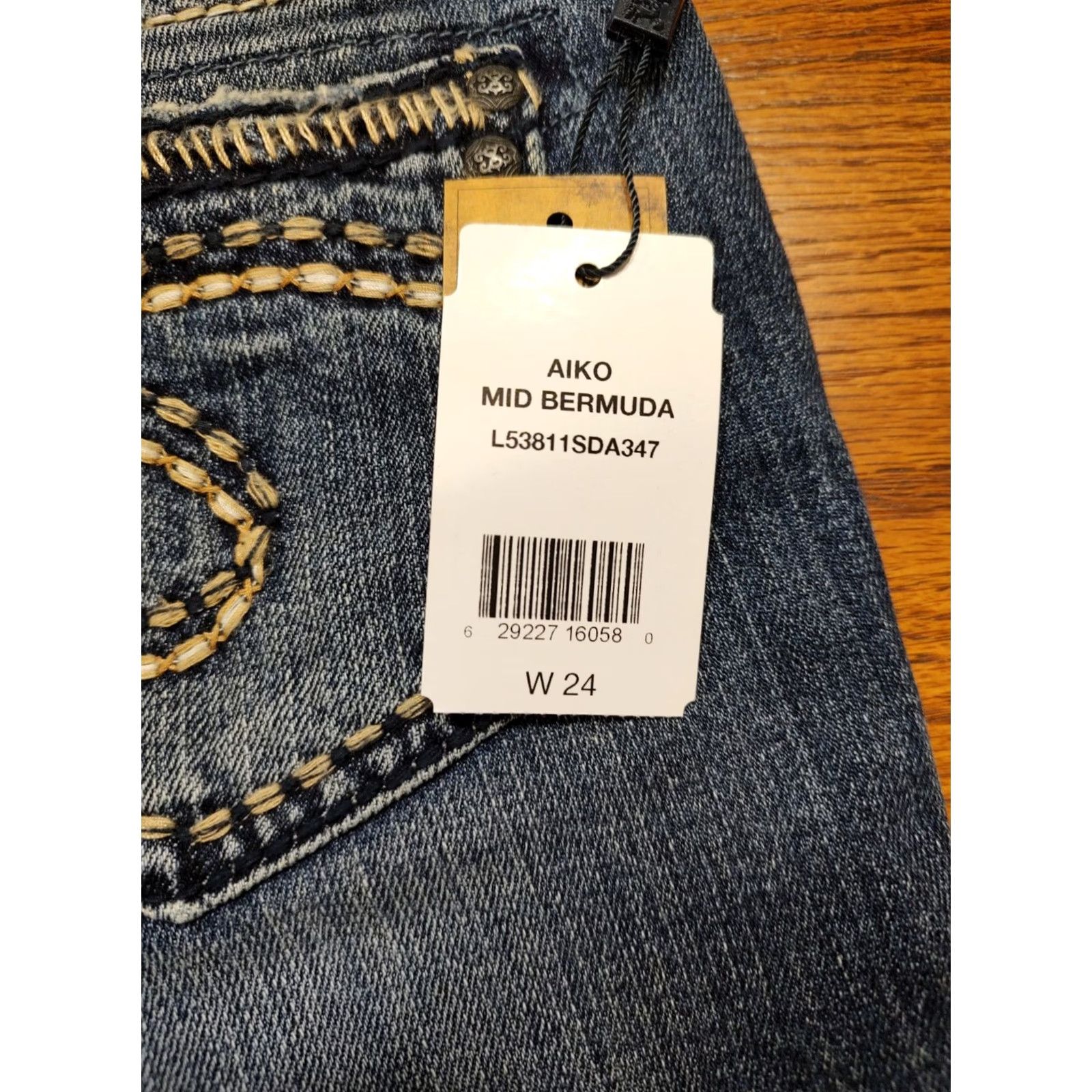 Silver Jeans Co. NWT Silver Jeans Bermuda Shorts Womens Mid Rise Blue Denim 24 Regular 5-Pocket Logo Zipper Button Stretch Size 42" / US 20 - 4 Thumbnail