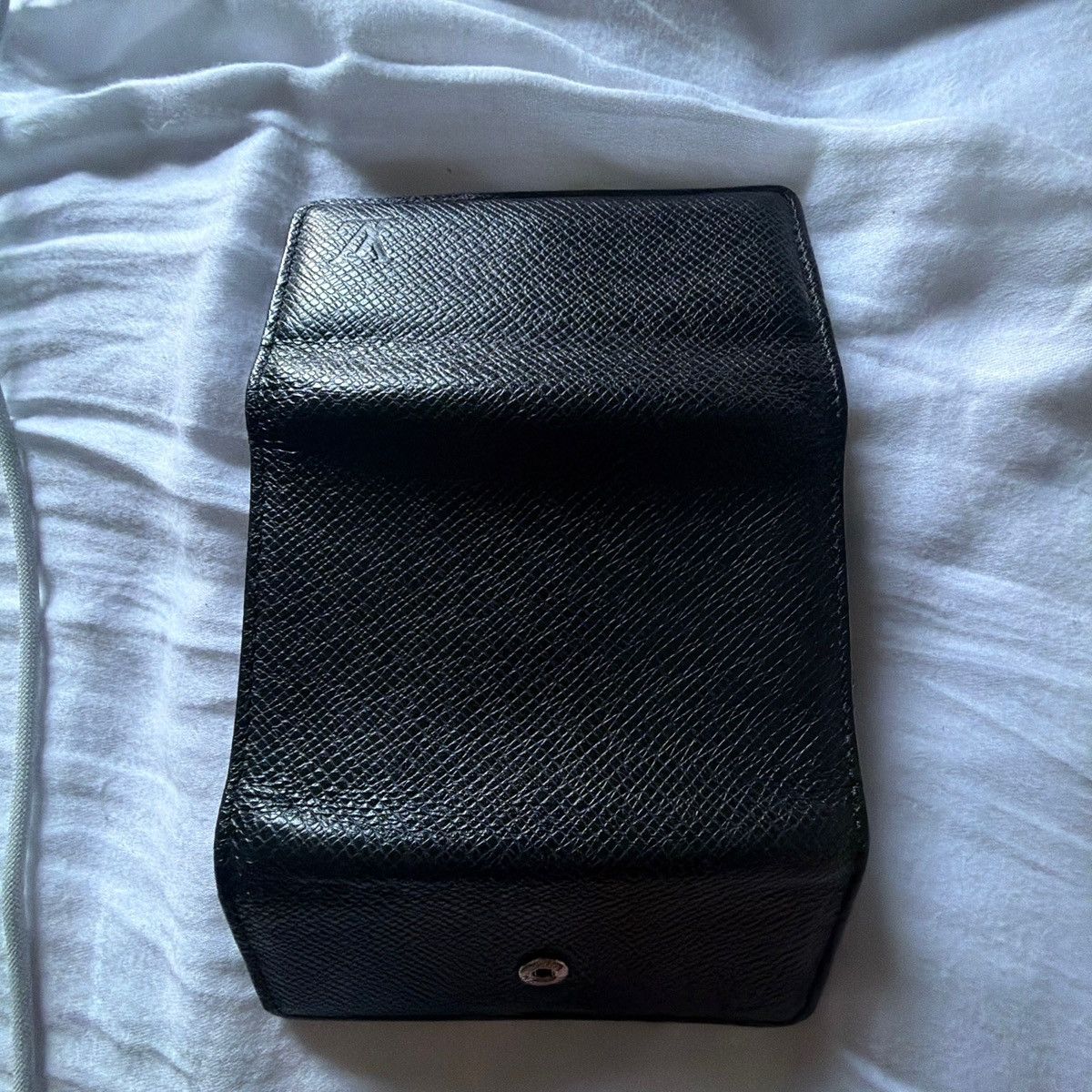 Louis Vuitton Louis Vuitton Black Taiga Key Holder Size ONE SIZE - 3 Thumbnail